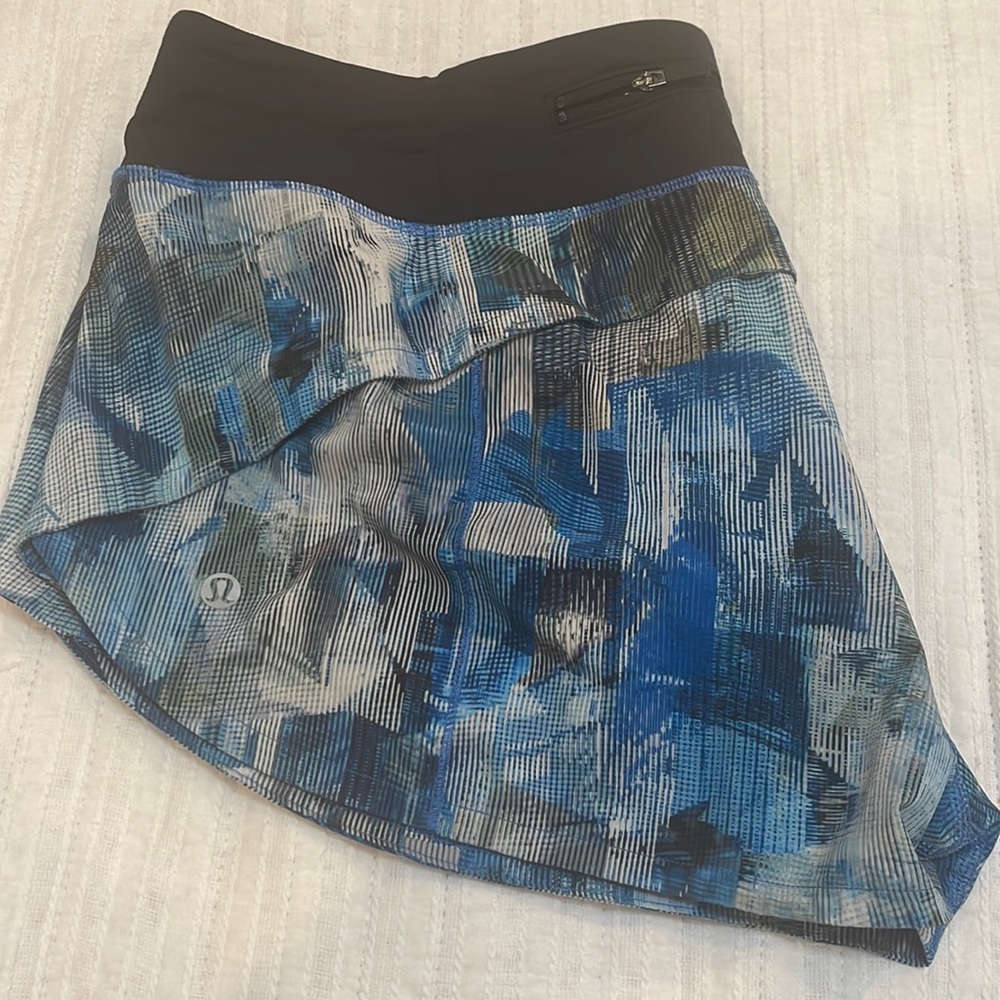 Lululemon 2.5” Speed up short barely worn